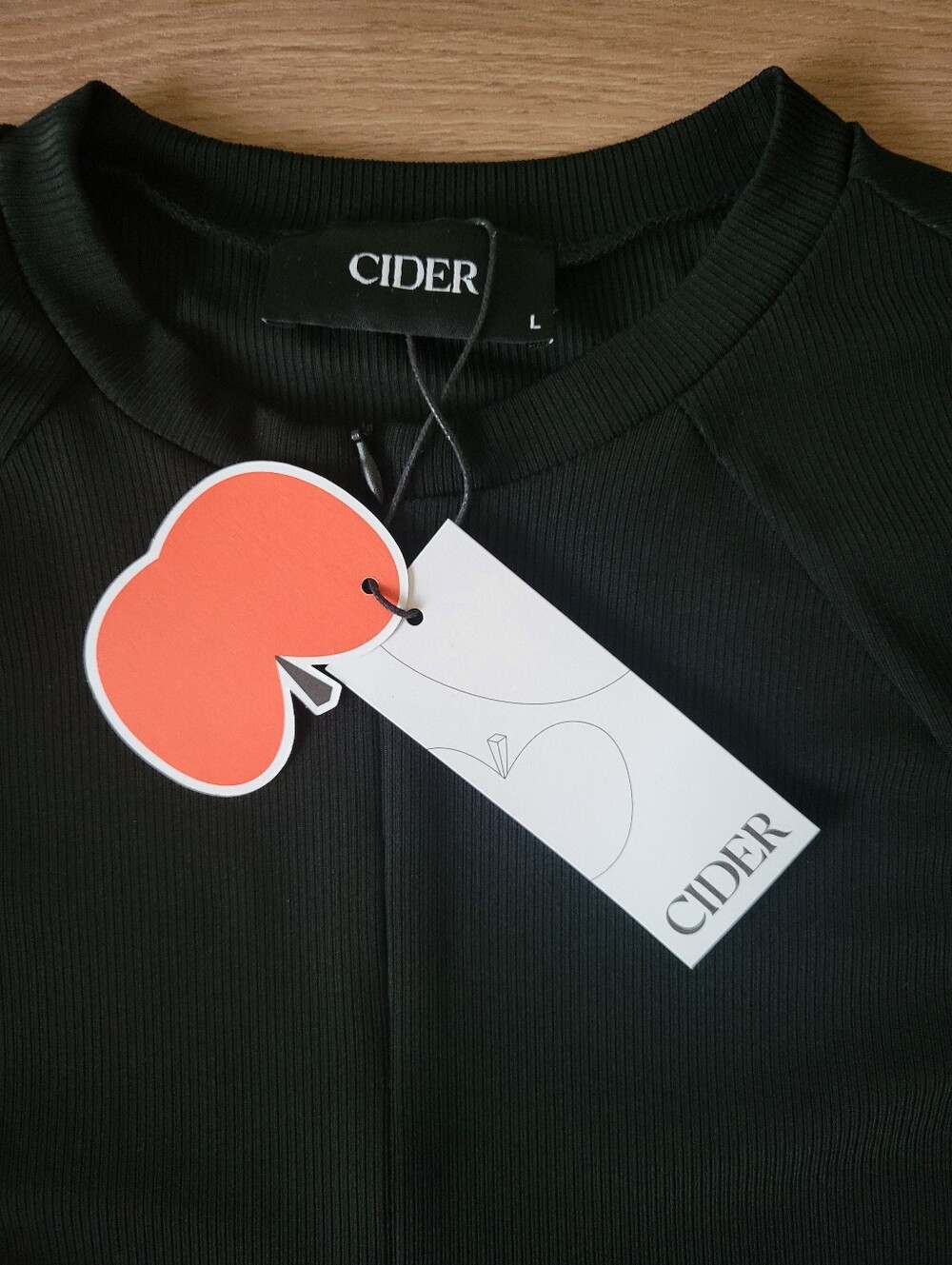 Cider Black Top Zipper V-neckline Ribbed Large Nwt Tshirt Tee Shirt Sporty Slim - Picture 6 of 6